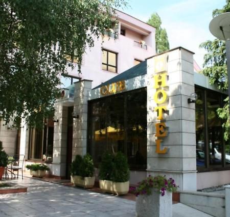 Hotel Dinara Лівно Екстер'єр фото