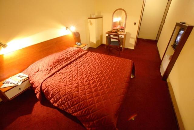 Hotel Dinara Лівно Номер фото