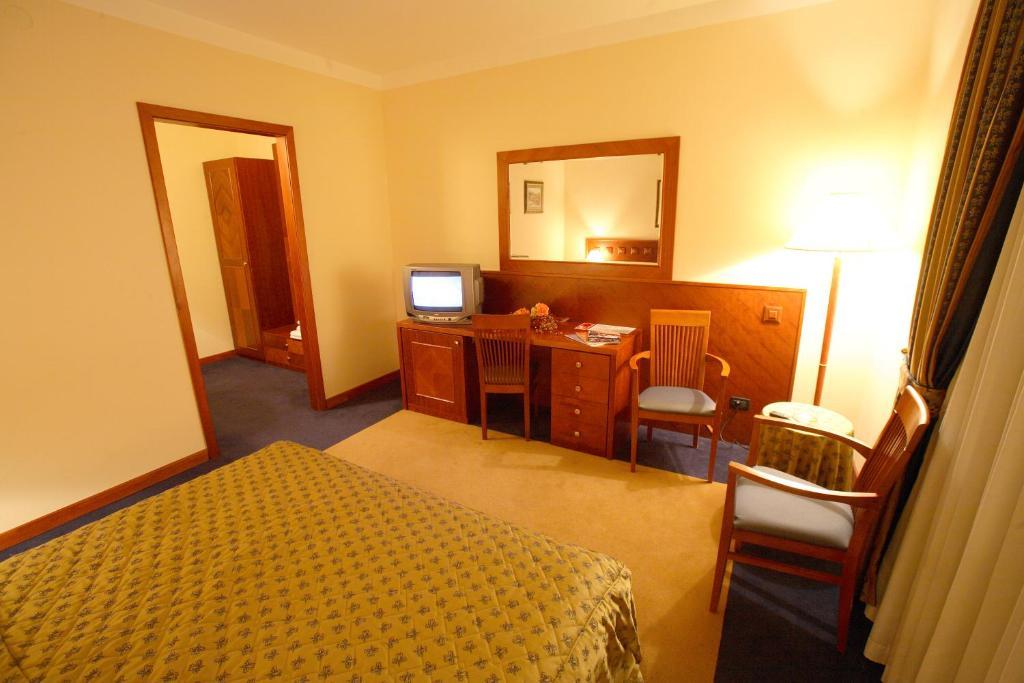 Hotel Dinara Лівно Номер фото