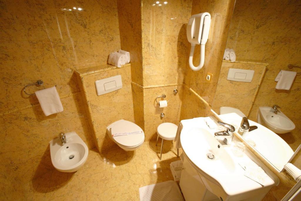 Hotel Dinara Лівно Номер фото