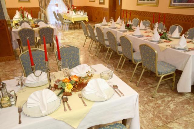 Hotel Dinara Лівно Екстер'єр фото