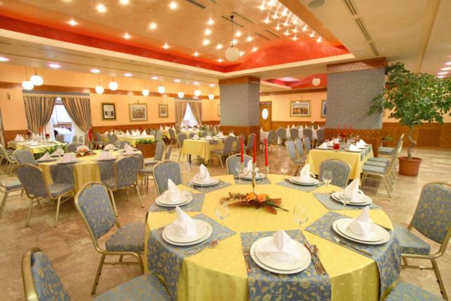 Hotel Dinara Лівно Екстер'єр фото