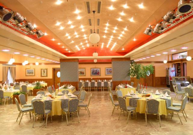 Hotel Dinara Лівно Екстер'єр фото