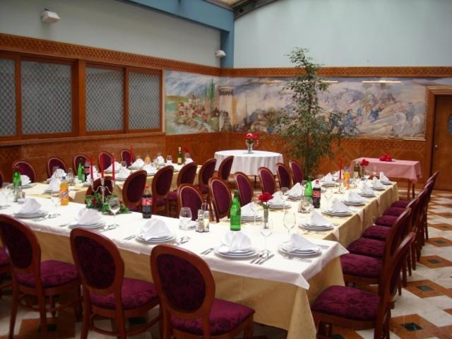 Hotel Dinara Лівно Екстер'єр фото