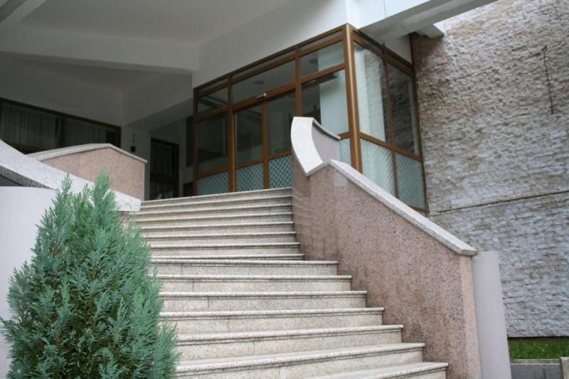 Hotel Dinara Лівно Номер фото