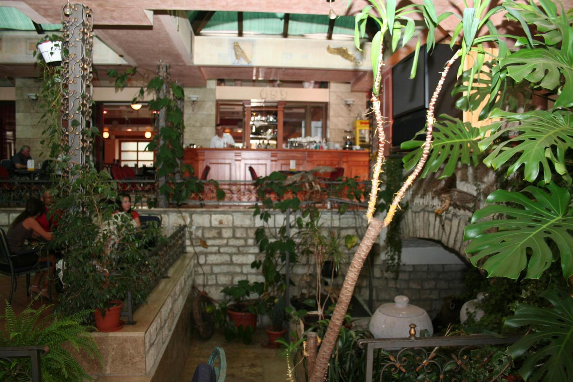 Hotel Dinara Лівно Номер фото