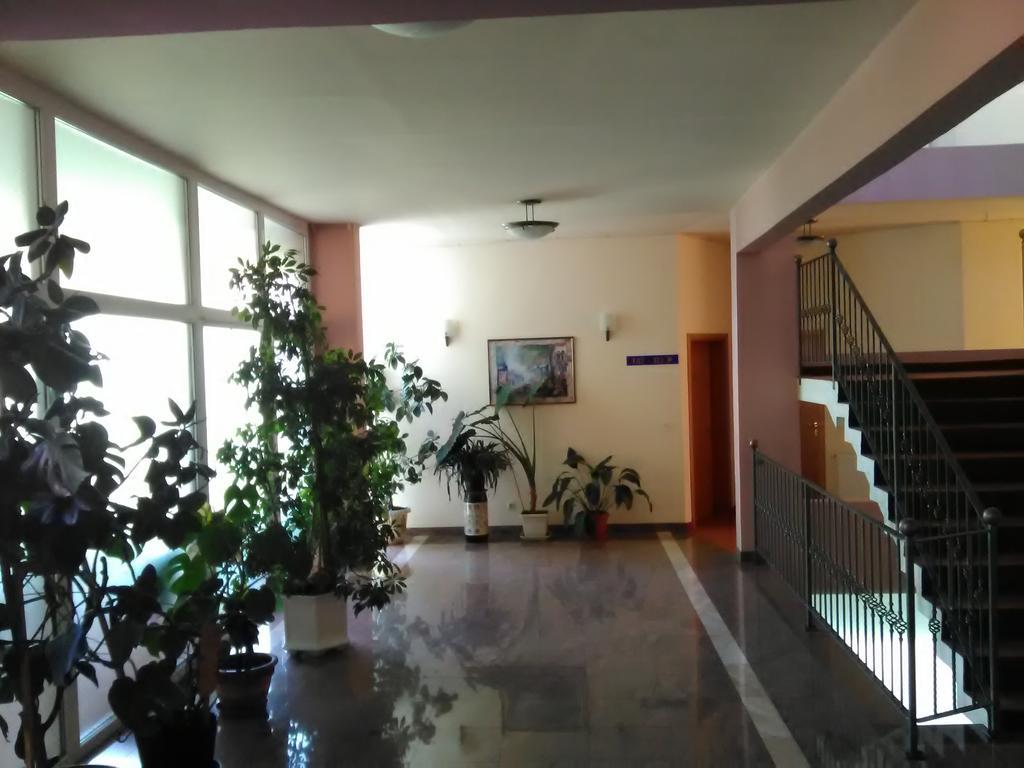 Hotel Dinara Лівно Екстер'єр фото