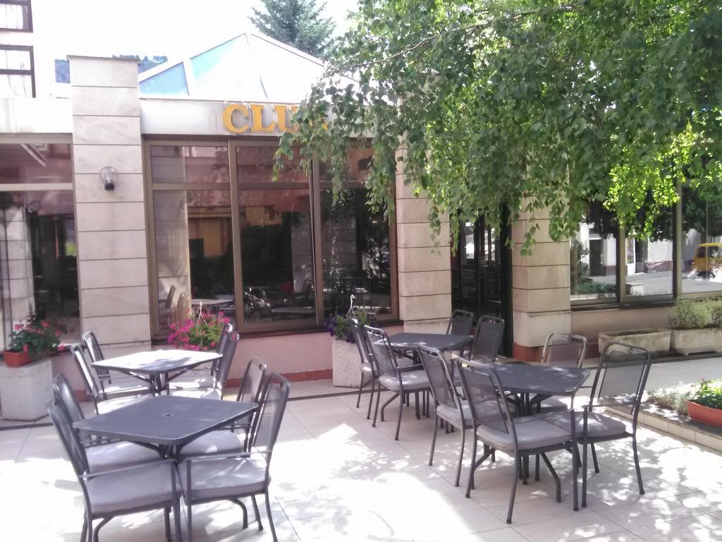 Hotel Dinara Лівно Екстер'єр фото
