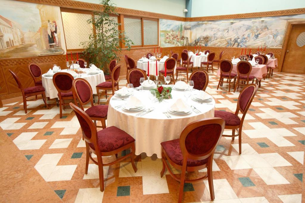 Hotel Dinara Лівно Екстер'єр фото