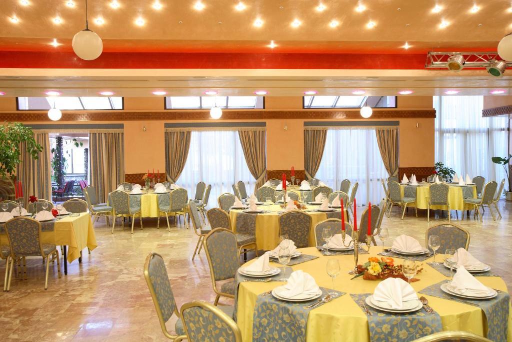 Hotel Dinara Лівно Екстер'єр фото